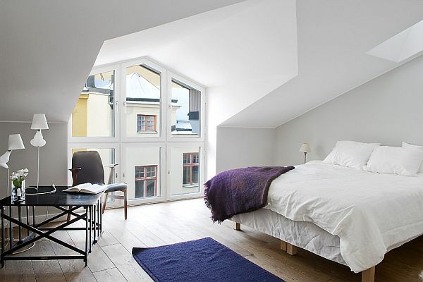 minimalistische dachwohnung einrichten in weiß bett 