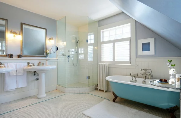 moderne badezimmer einrichten freistehende badewanne blau waschbecken