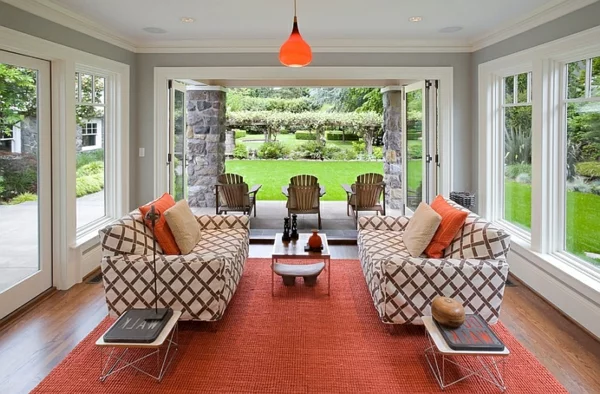orange teppich streifen rauten beistelltisch modern