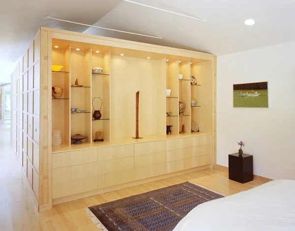 schlafzimmer asiatischer stil glas regalsystem