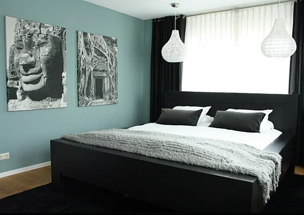 schwarze Schlafzimmermöbel kontrast wandgestaltung gemälde