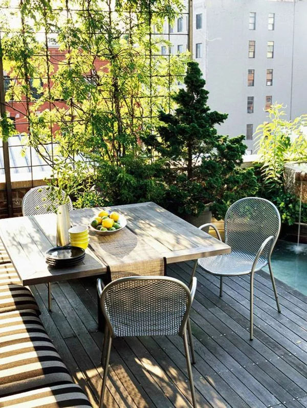 terrasse einrichtungsideen holz bodenbelag tisch pflanzen sofa dekoration