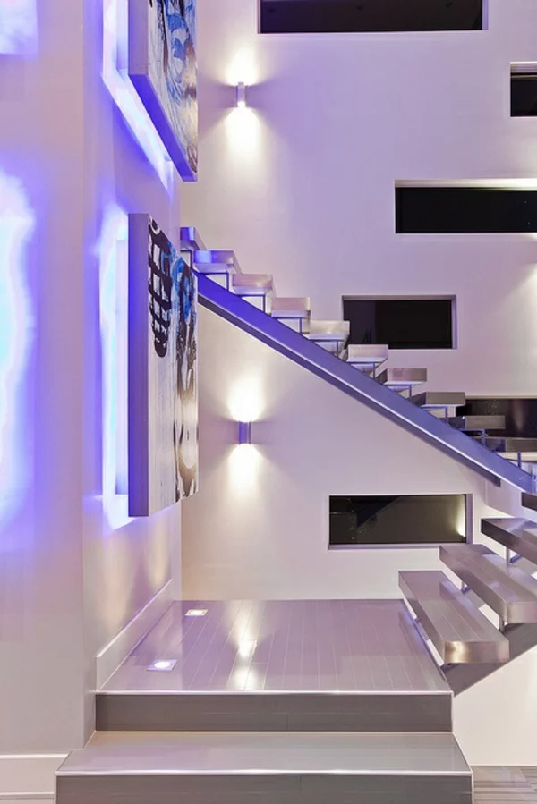 ultramodernes treppenhaus lila neon beleuchtung wand