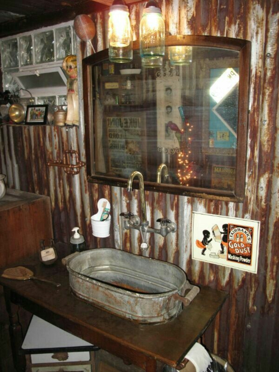 waschbecken hängeleuchten rustikale badmöbel holzeinrichtung badezimmer landhausstil