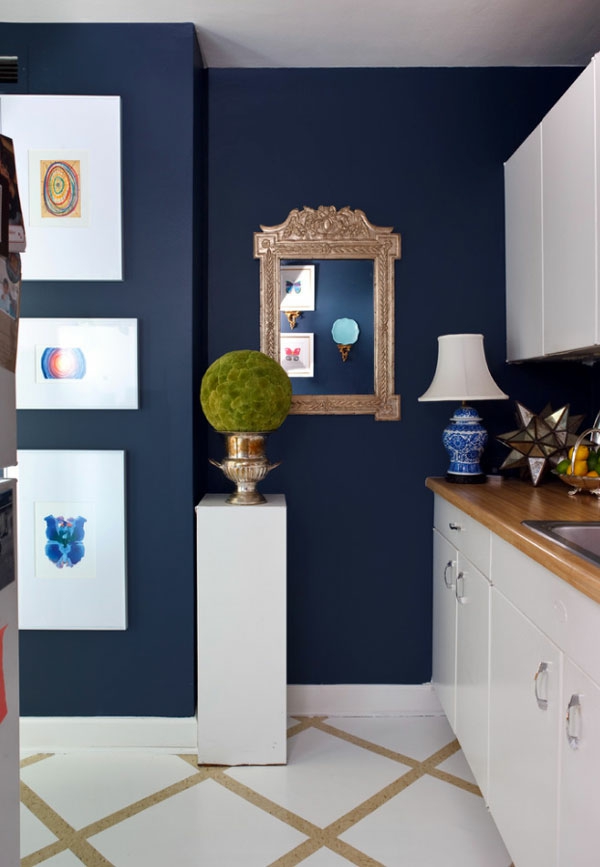 Farbideen königsblau Wände wandgestaltung wohnzimmer schwarz