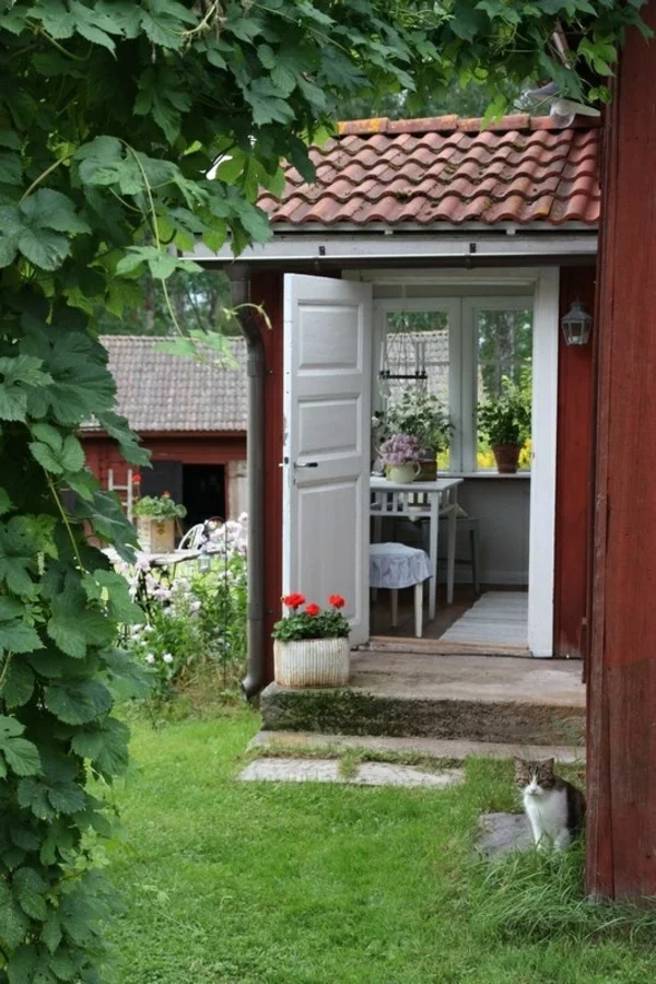 Gartenhaus im Schwedenstil gestalten