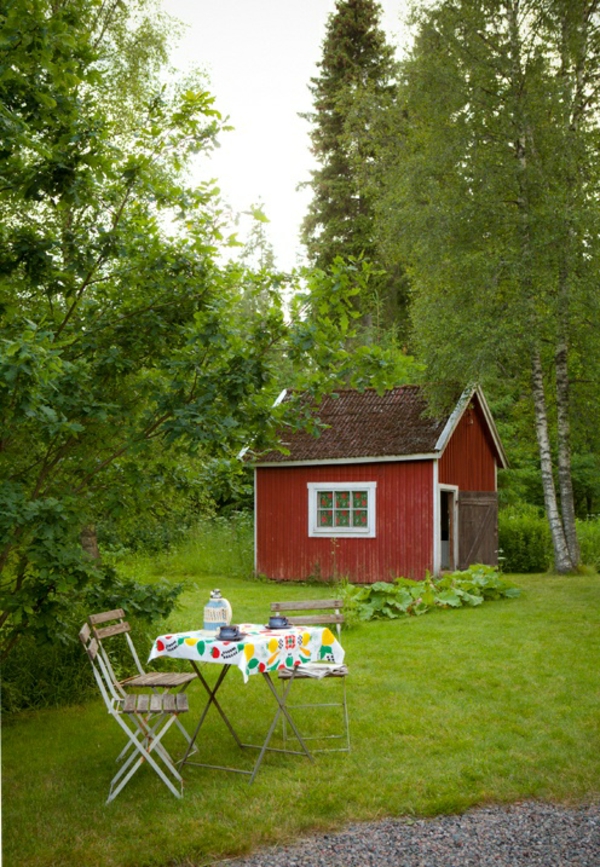 Gartenhaus im Schwedenstil klappbar stühle