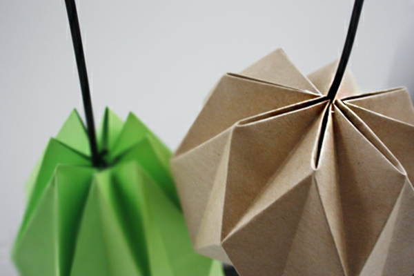 Lampenschirm Anleitung braun grün Origami 