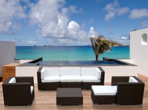 Outdoor-Möbel-aus-Polyrattan-lounge-gartenmöbel-weiß-auflagen