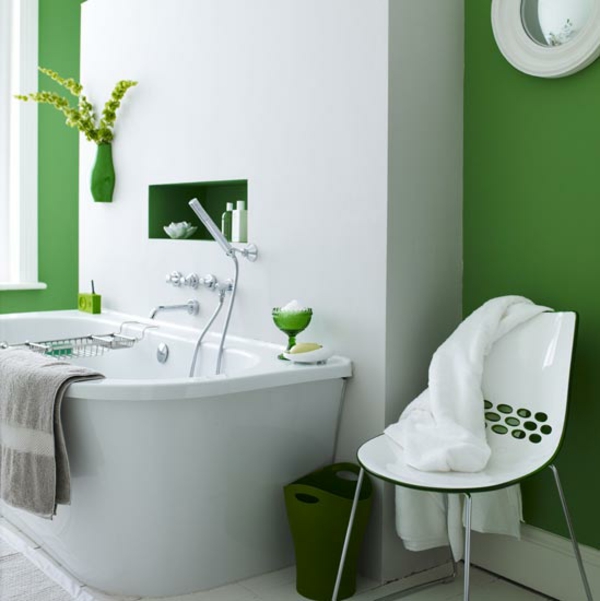 Wandfarbe in Grüntönen bad badewanne stuhl