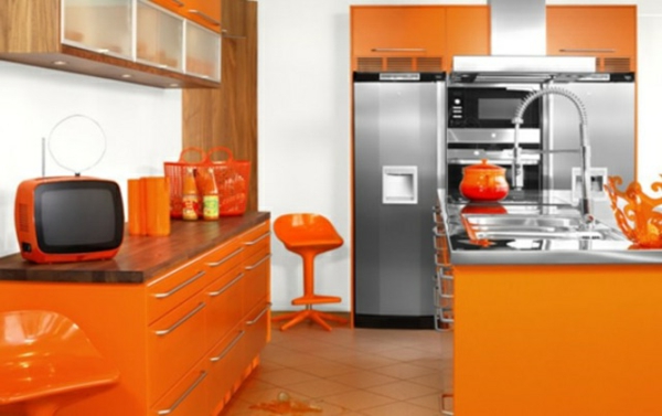 Wandgestaltung für die Küche orange rot