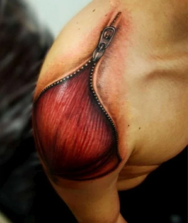 tattoo reißverschluss muskel schulter