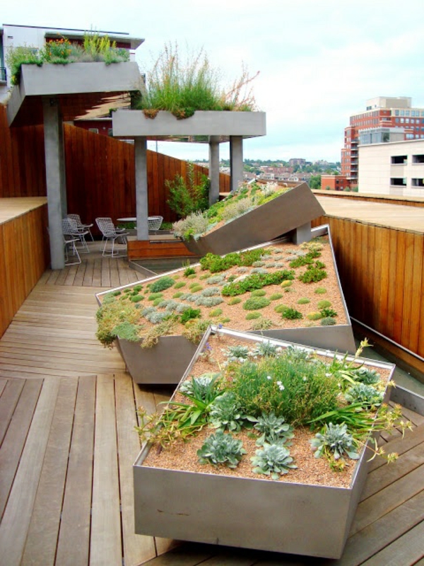 dachterrasse gestalten balkon dekorieren balkonpflanzen sukkulenten blumenkasten