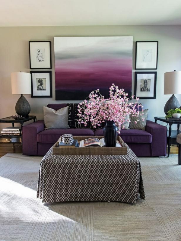 einrichtungsideen wohnzimmer lila und grau sofa tisch dekoideen 