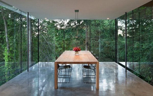 moderne esszimmer möbel holztisch stühle glaswände minimalistisch