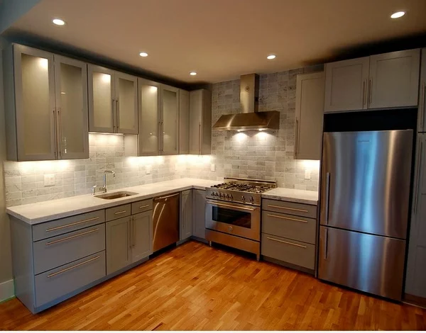 küchenmöbel holz moderne graue Küchenschränke 