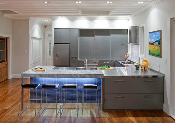 moderne graue Küchenschränke küchenmöbel wand