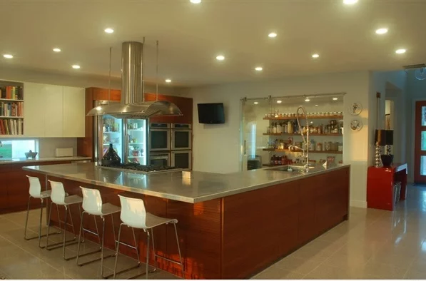 moderne küche l förmig kücheninsel als bar barhocker beleuchtung