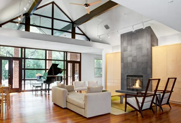 moderne wohnzimmer designs hohe gewölbte zimmerdecke