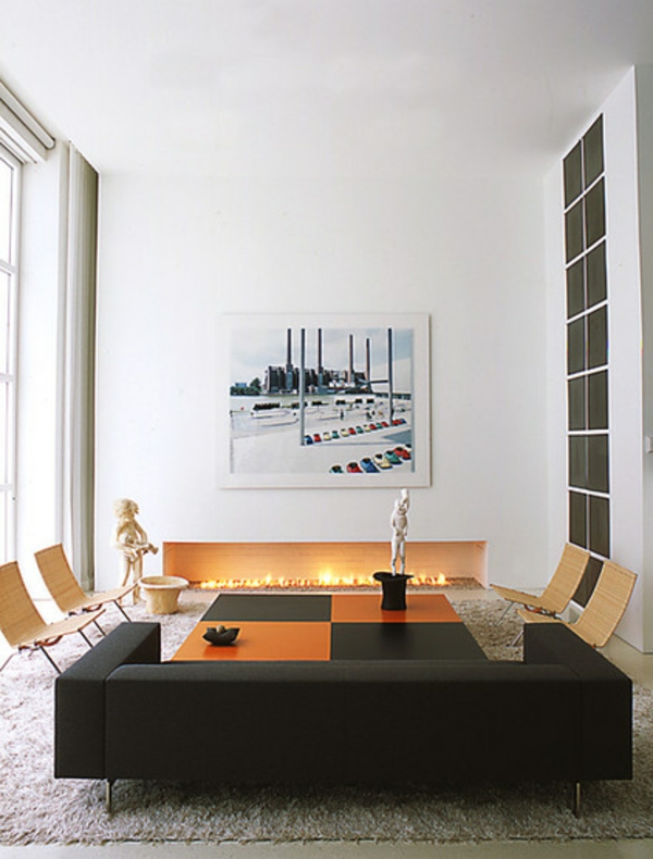 modernes wohnzimmer design feuerstelle schwarzes sofa stühle 