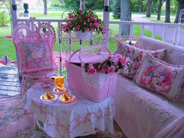 patio designideen farbig rosa inspiration pflanzen terrassenteppich 