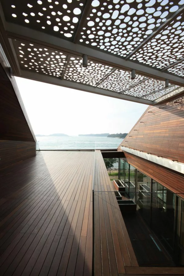 moderne Terrassenüberdachung aus Metall Pergola herrlicher Meerblick Urlaubs-Feeling 