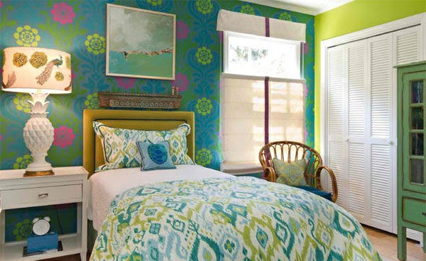 schlafzimmer farben ideen blau grün wabdgestaltung gemusterte wandtapete