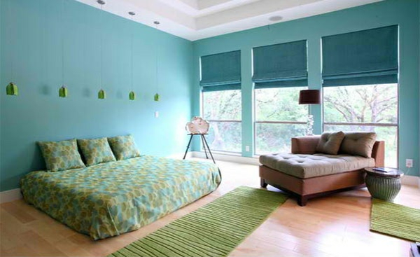 schlafzimmer farben ideen wandfarbe blau bettwäsche läufer grün