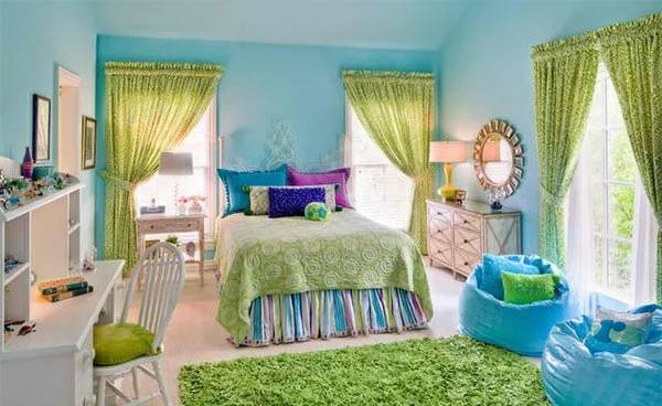 schlafzimmer farben ideen wanndfarbe blau hell gardinen textilien grün