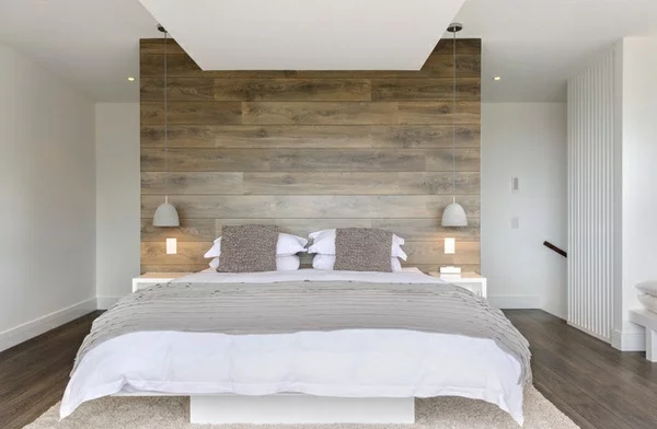 skandinavisches design minimalistische schlafzimmer ideen bett kopfteil aus holz