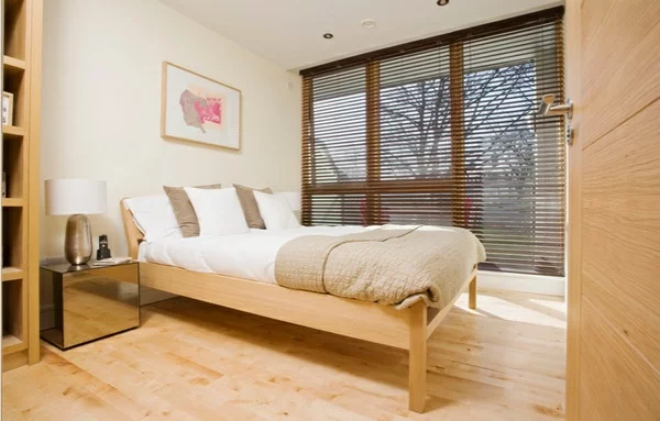 skandinavisches design schlafzimmer komplett einrichten holzboden bett stores