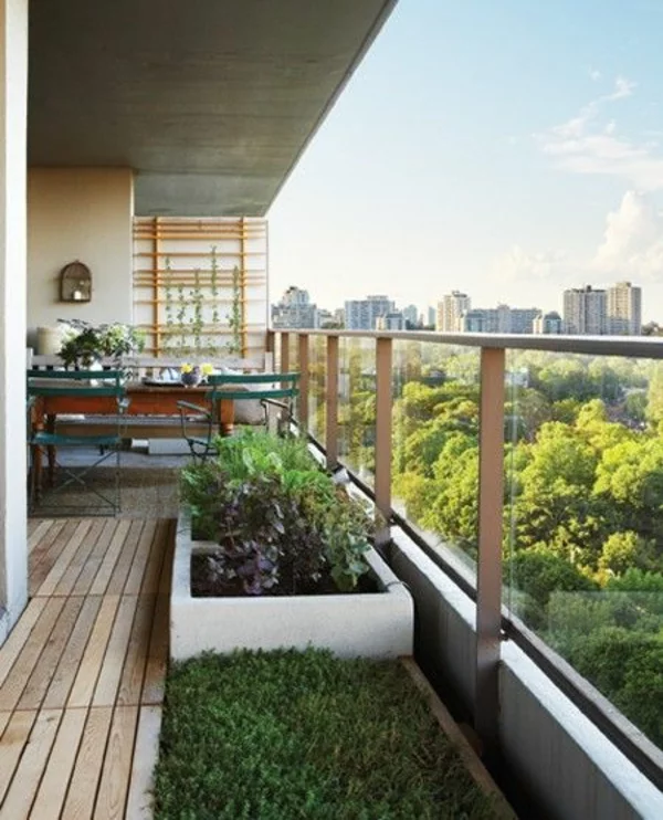 terrassengestaltung balkon seitensichtschutz glas