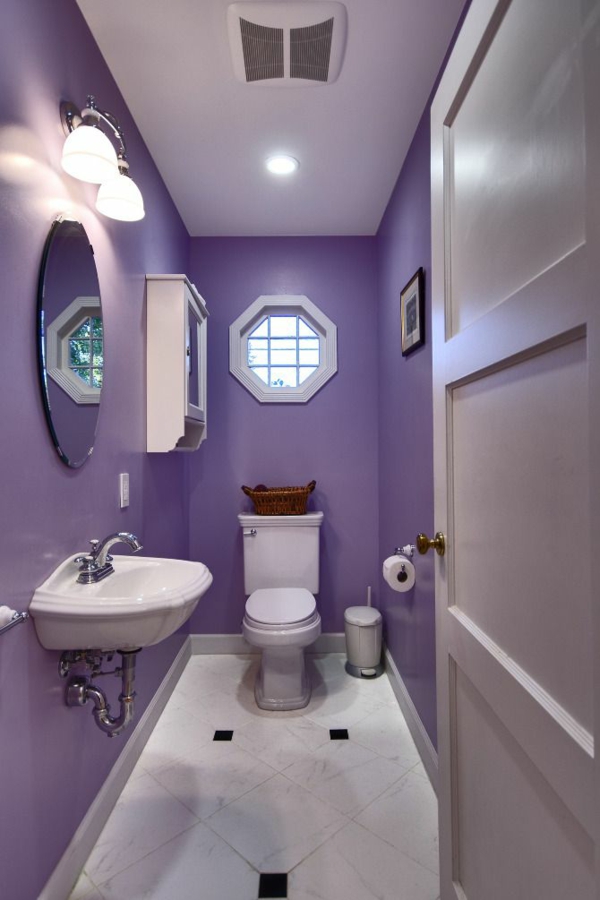 weiß und lila badezimmer ideen spüle spiegel 