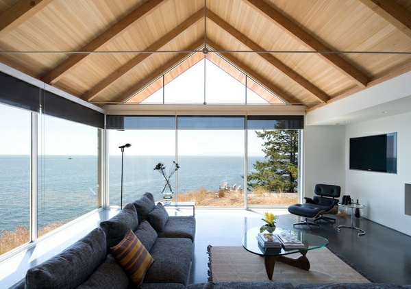 wohnzimmer designs mit gewölbedecken aus holz glaswände meerlblick