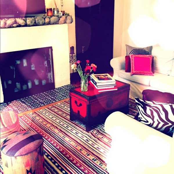 wohnzimmer im orientalischen stil lila und weiß 