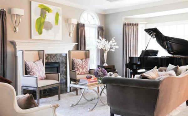 wohnzimmer möbel klavier einrichtungsstil traditionell beige braun elegant gemütlich