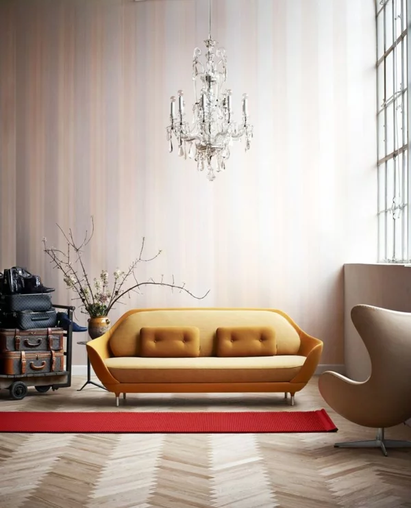 wohnzimmereinrichtung rot wand sofa bunt gelb 