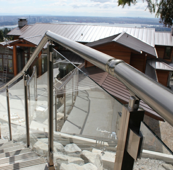 Geländer treppe Аbsturzsicherung außenbereich treppengeländer glas