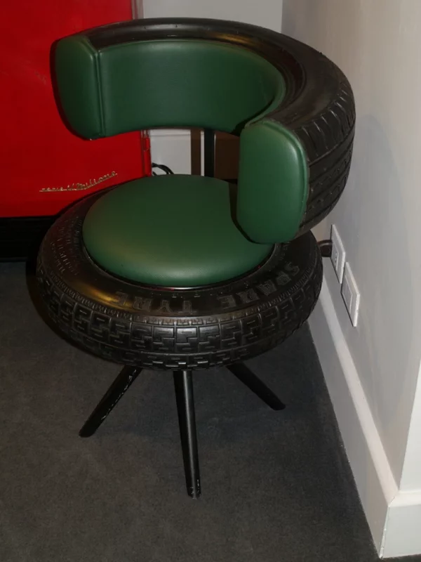 Möbel aus Autoreifen autoreifen recycling stuhl flur
