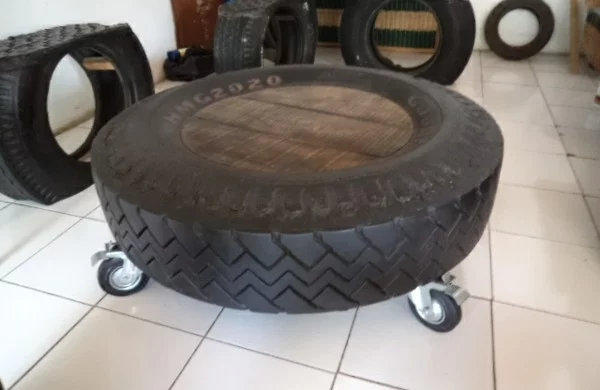 DIY Tisch auf Rädern aus Reifen 