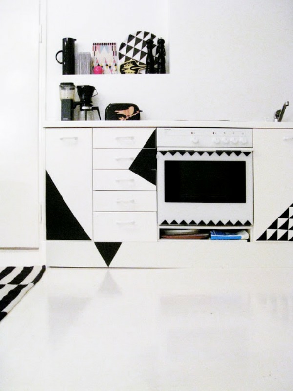 DIY wohnideen küchenfronten erneuern klebefolie schwarz weiß muster