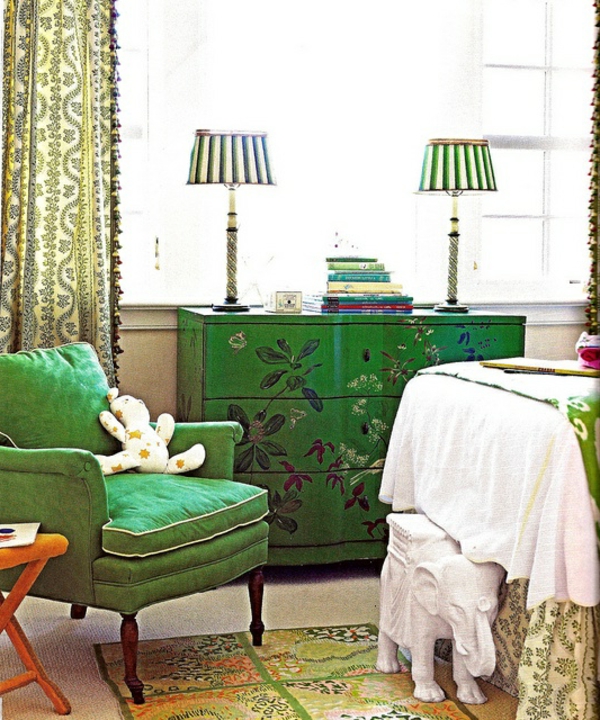 tischlampen streifen Farbe Farbbedeutung von Grün sessel sofa