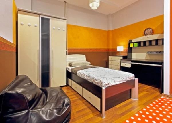 Einrichtungsideen fürs Jugendzimmer orange farbgestaltung kleiderschrank