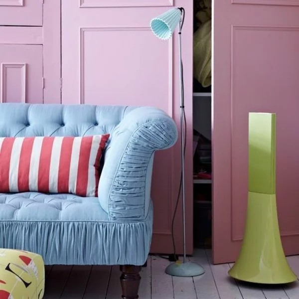 Pastell farbpalette farbgestaltung wanddeko sofa blau