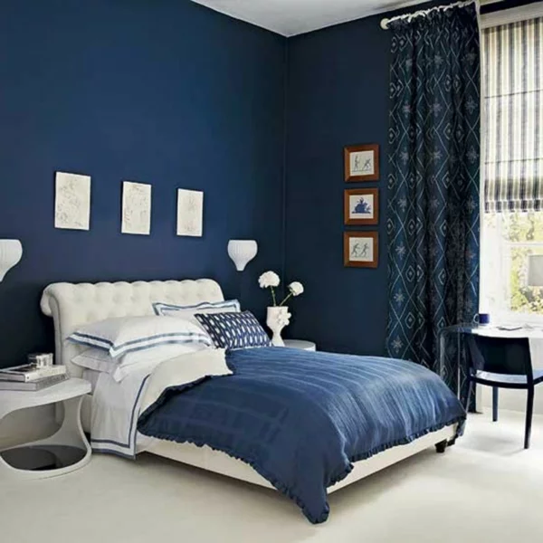 blauе Wandfarbe königsblau schlafzimmer