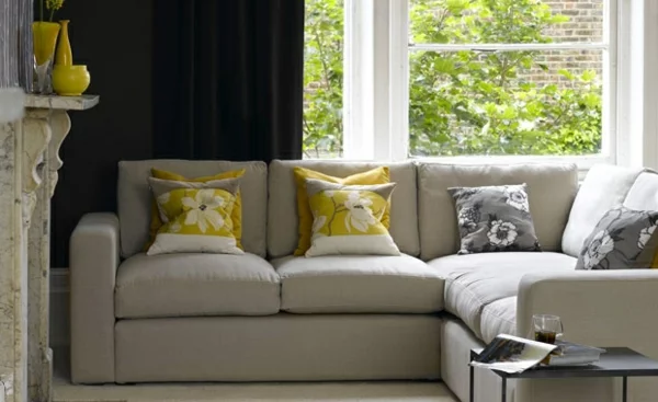 Wohnzimmer Farbvorschläge neutral sofa kissen kamin feuerstelle 