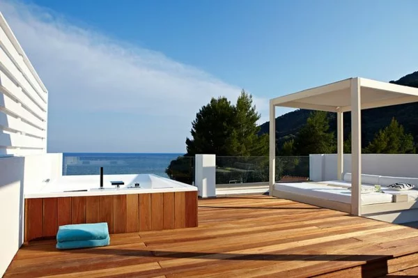 designer terrasse bilder architektenhaus terrassendielen pergola jacuzzi whirlpool