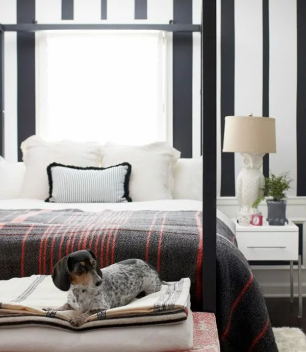 farbgestaltung schlafzimmer farbideen schwarz weiß streifenmuster