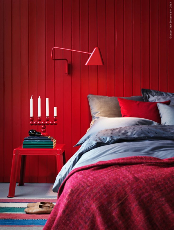 farbgestaltung schlafzimmer kräftige farben rot wandfarbe wandpaneele