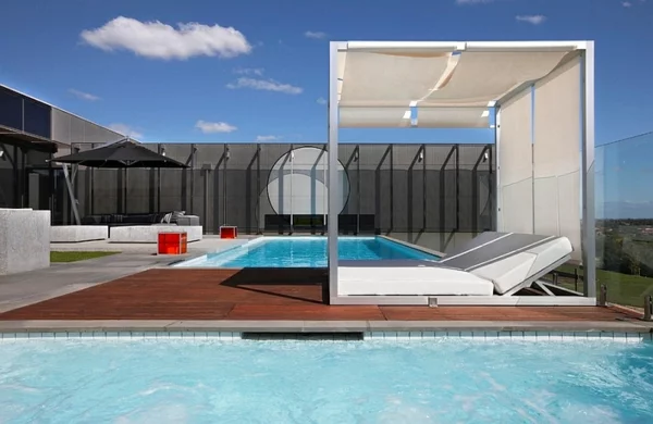 gartengestaltung patio modern outdoor bett pool 